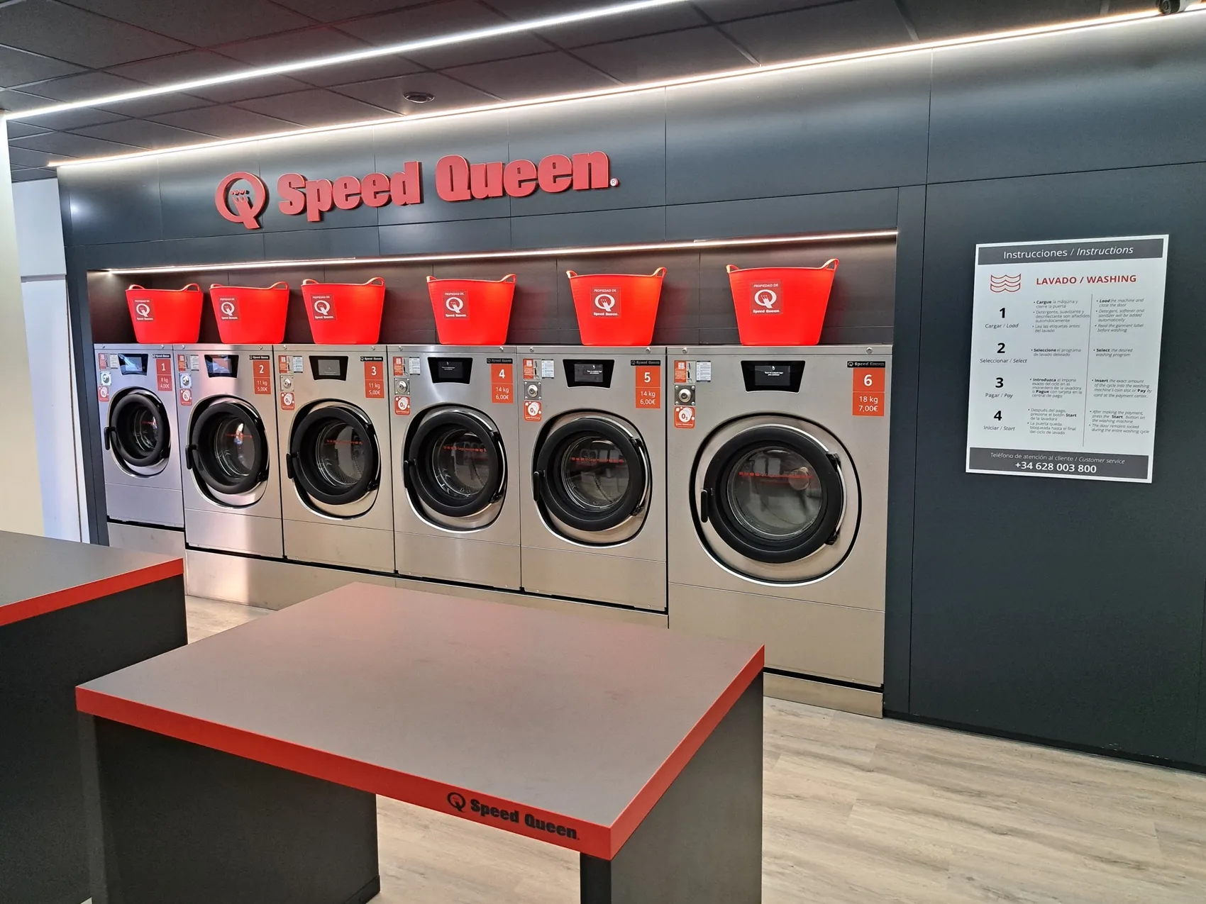Laverie Gira Gira avec des machines professionnelles pour les entreprises
