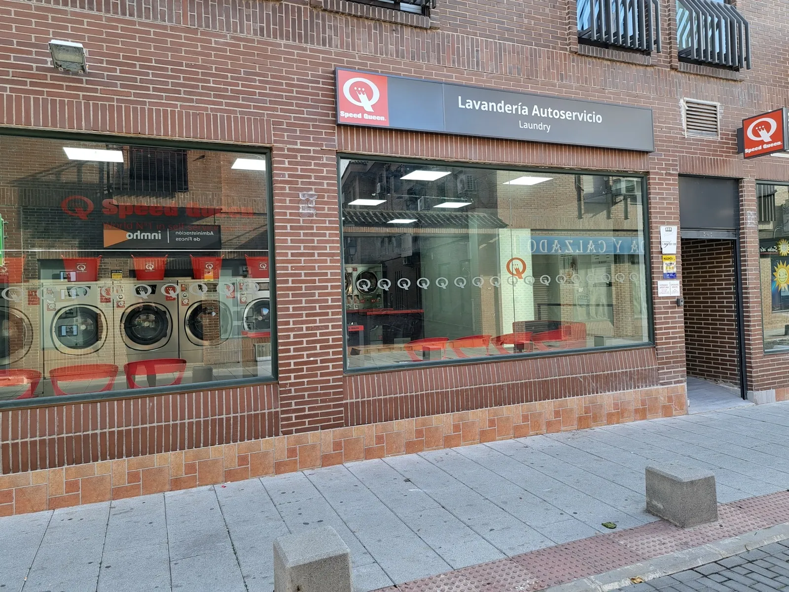 Lavandería autoservicio Gira Gira en Mejorada del Campo, C. Beatriz 2
