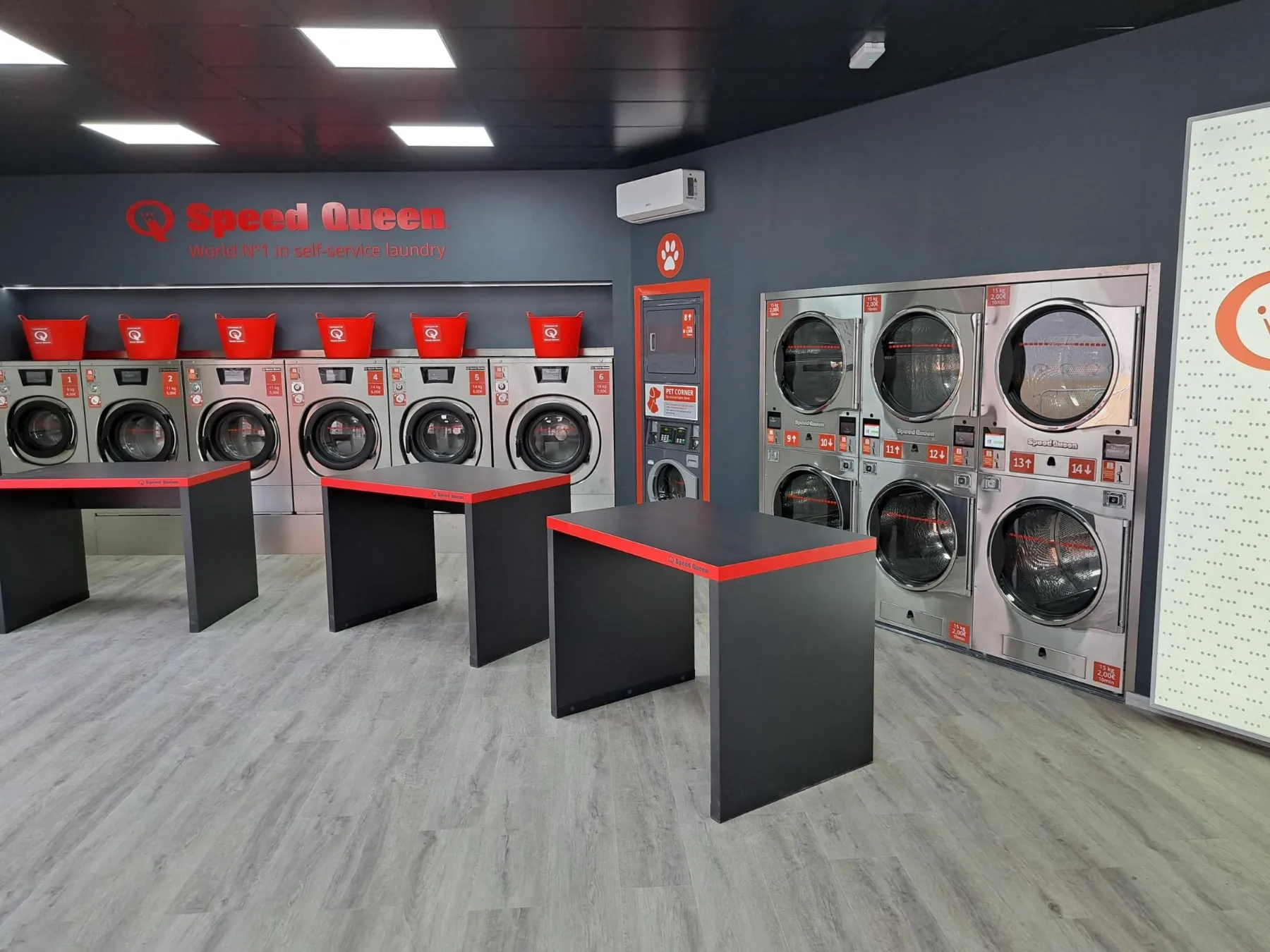 Gira Gira self-service laundromat in San Fernando de Henares